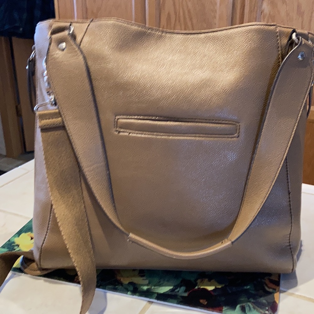 Kenneth Cole Reaction Tote - Picture 2 of 5